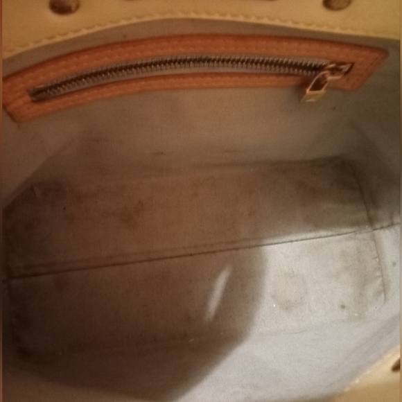 Louis Vuitton Reade Shoulder Bag PM Ivory Leather Monogram Vernis - Picture 4 of 9